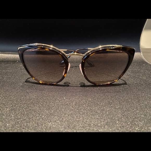 Prada sunglasses - Picture 2 of 9